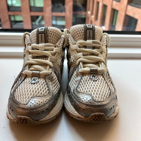 New Balance 1906 Women's Sneakers White Silver Size 6 - Picture 5 of 9